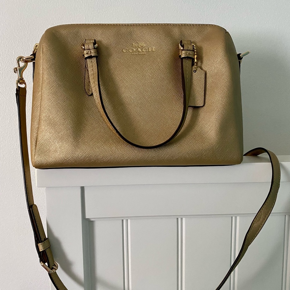 ✨!Gold Coach Purse!✨